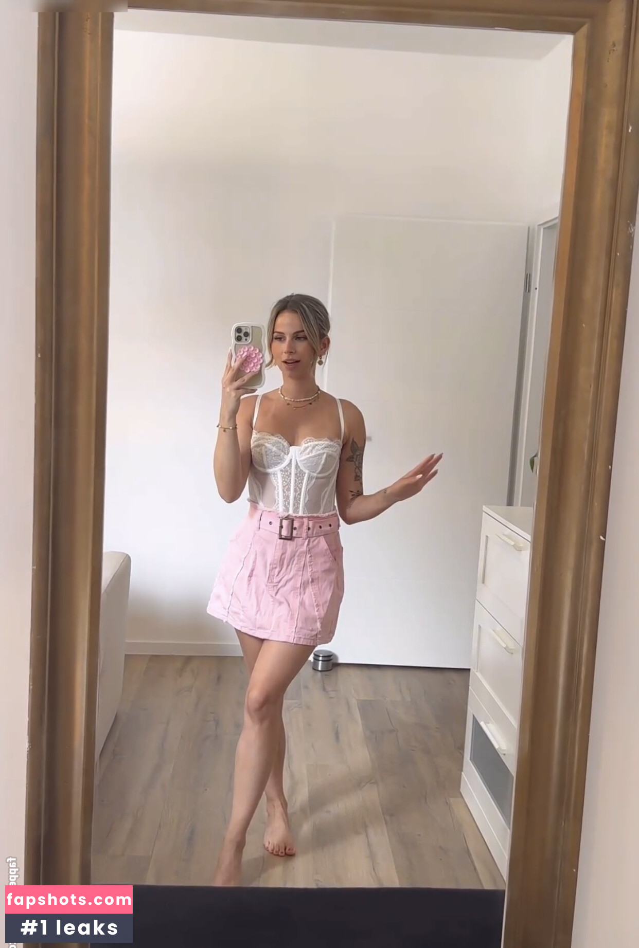 Kira Rodrigues gallery photo #10