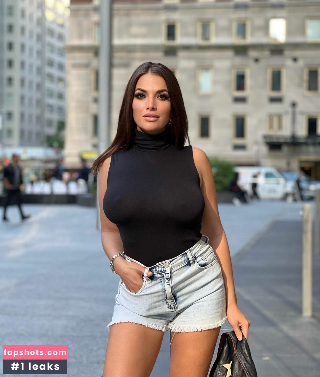 Kira Shine gallery photo #5