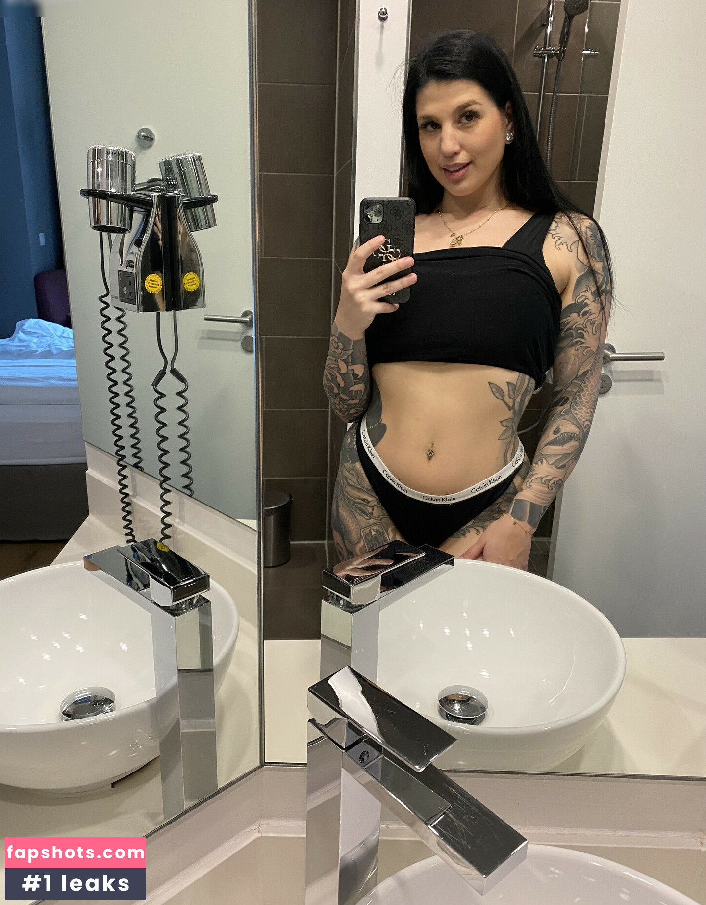 KiraKane gallery photo #9