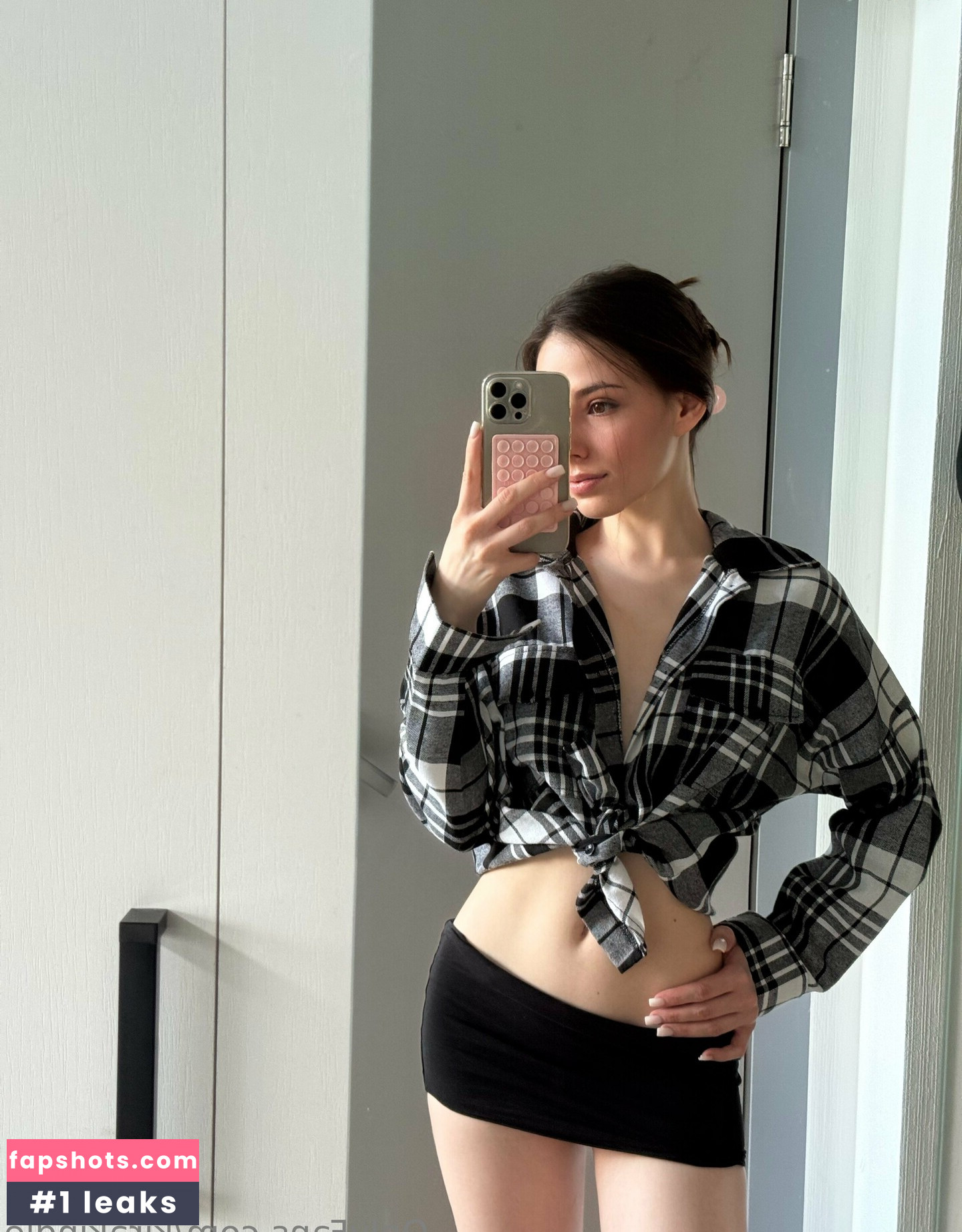 kirakindle nude babe gallery