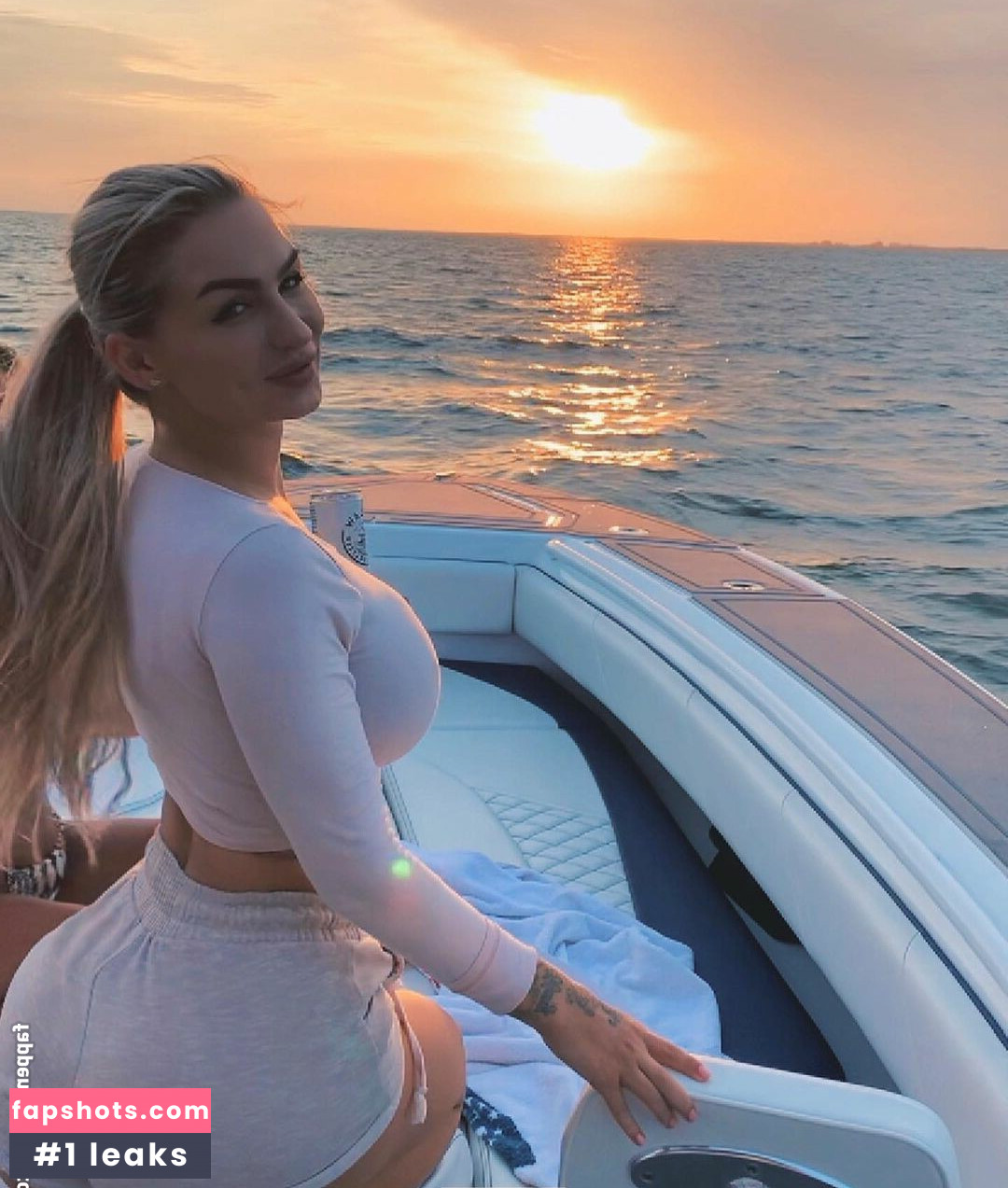 Kirsten Simmermeyer gallery photo #36