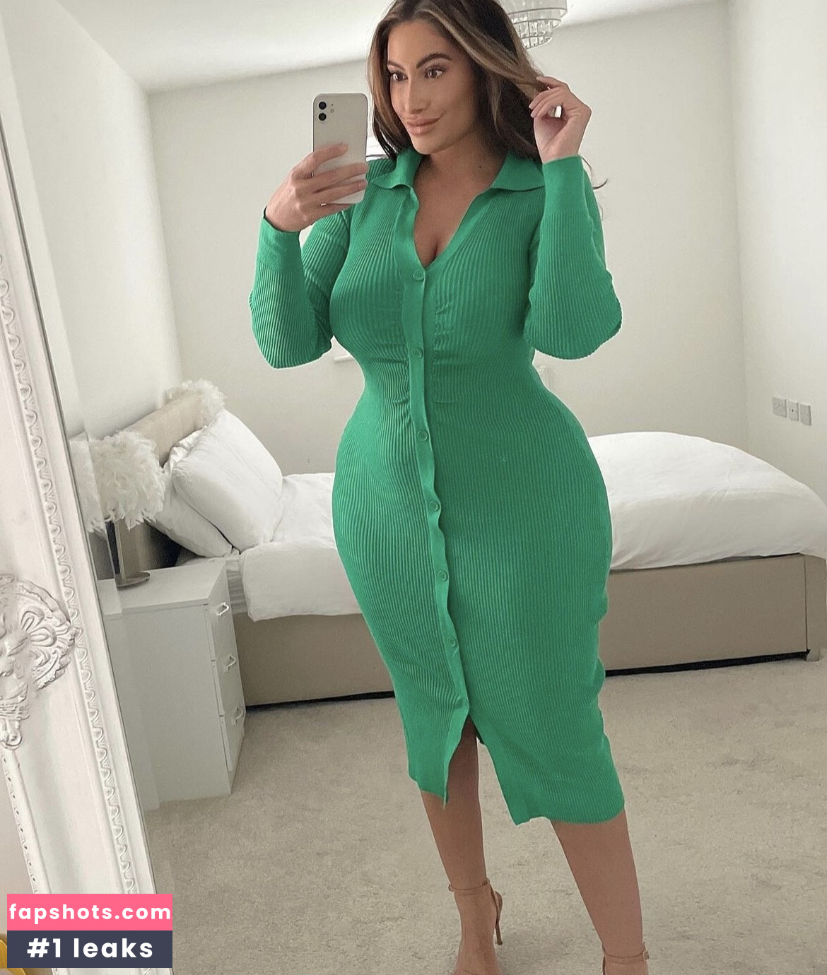 Kirstie V gallery photo #15