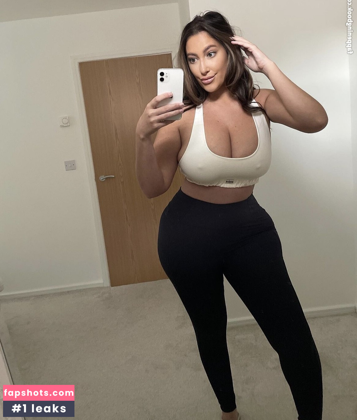 Kirstie V gallery photo #16