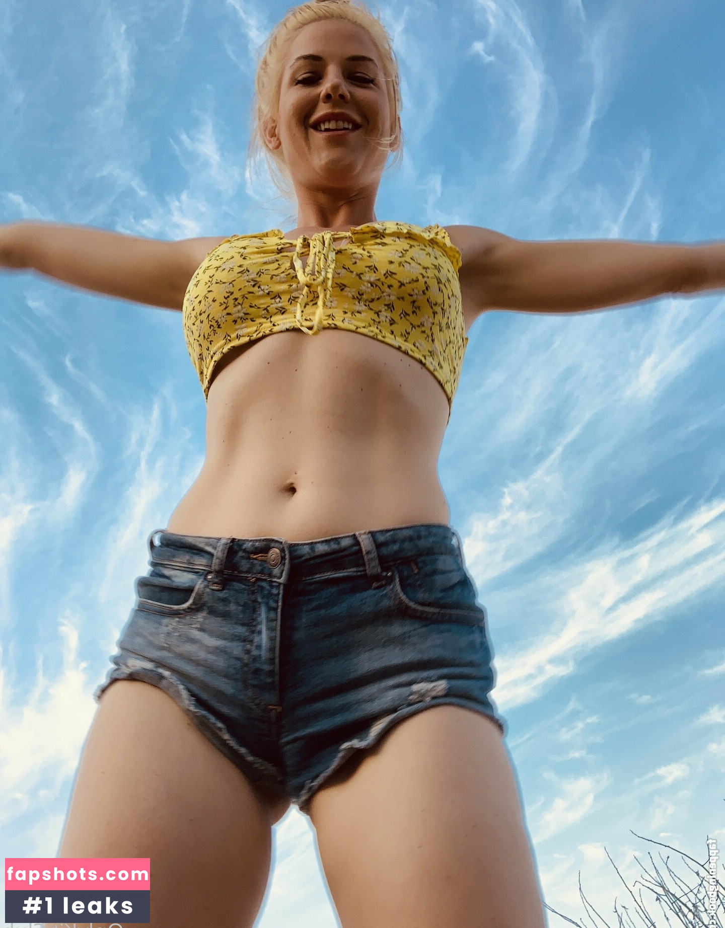 Kit Mercer gallery photo #48