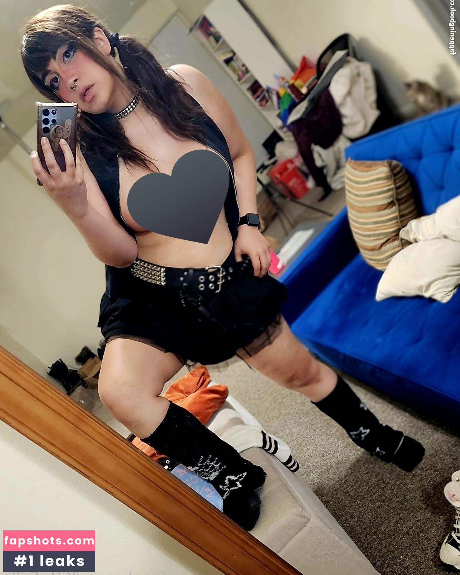 KittyFrills nude babe gallery