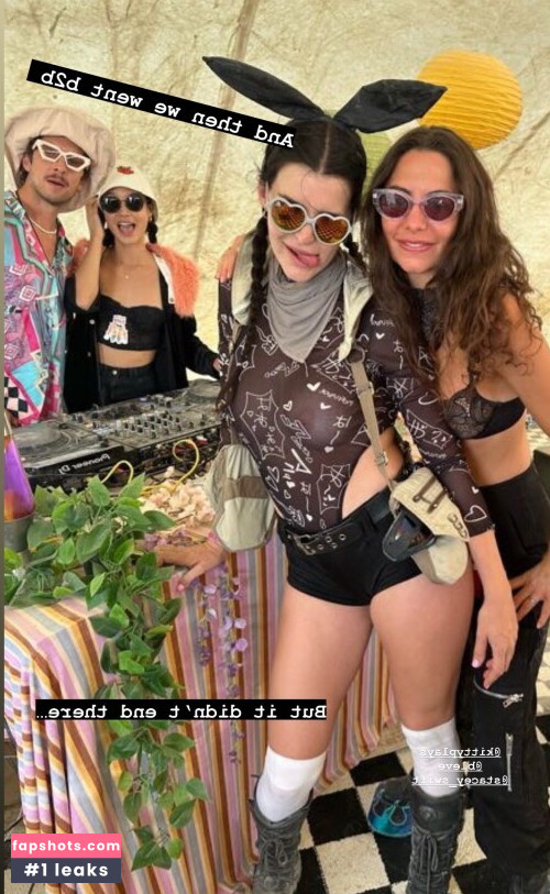 KittyPlays gallery photo #591