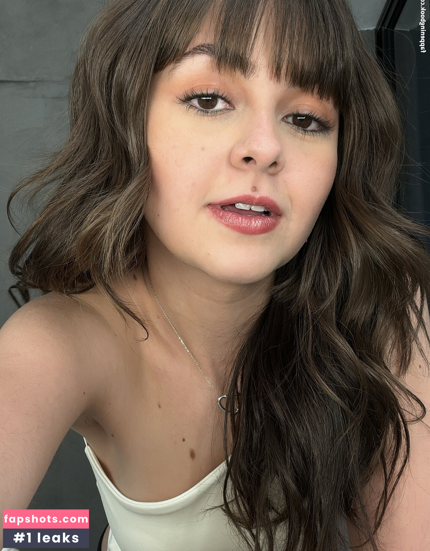 Klara Castanho gallery photo #7