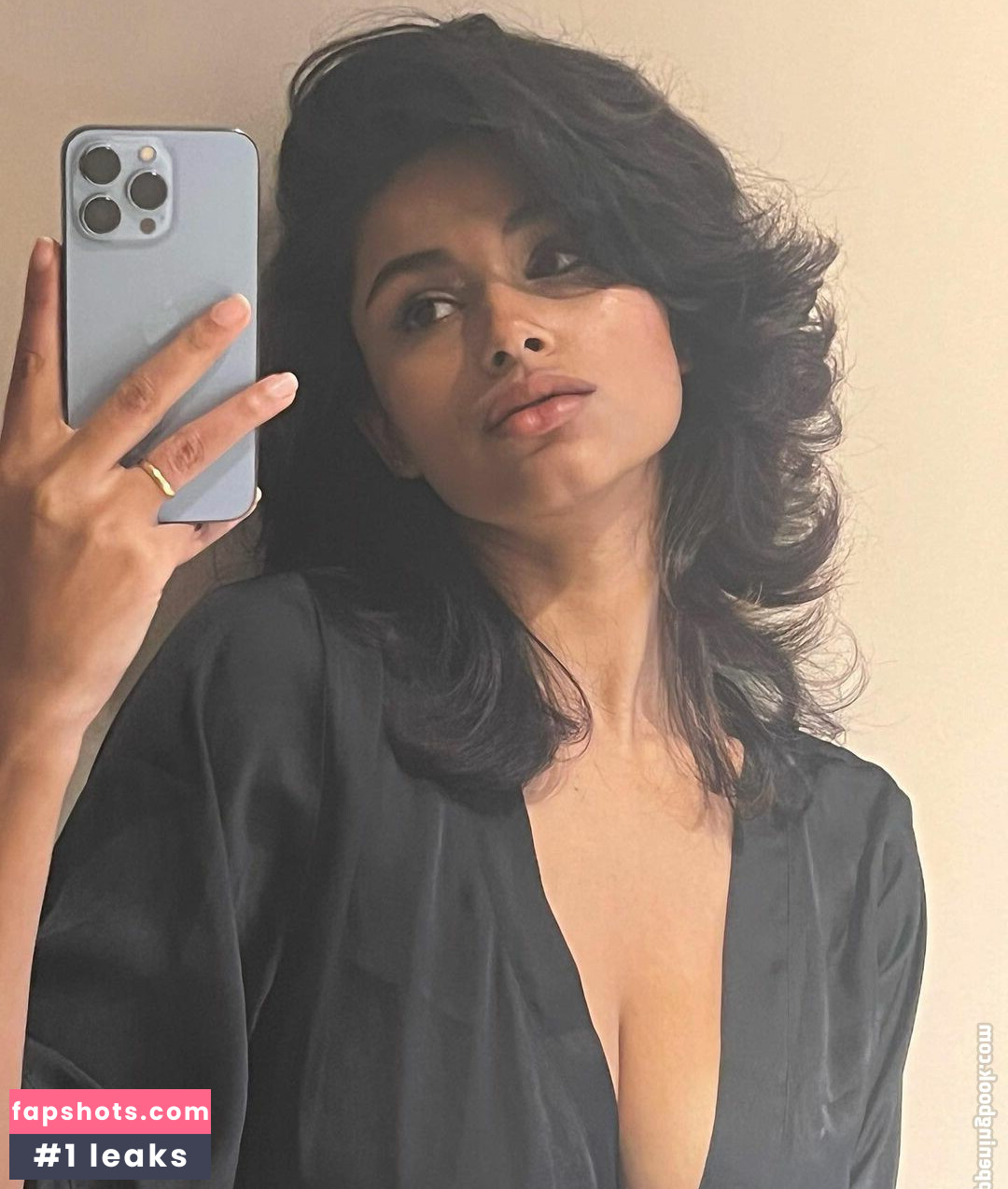 Komal Khosla Nude Leaks OnlyFans Photos #11 - LeakJerk