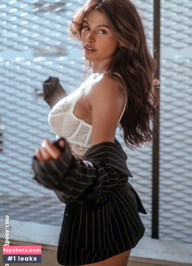 Komal Khosla Nude Leaks OnlyFans Photos #21 - LeakJerk