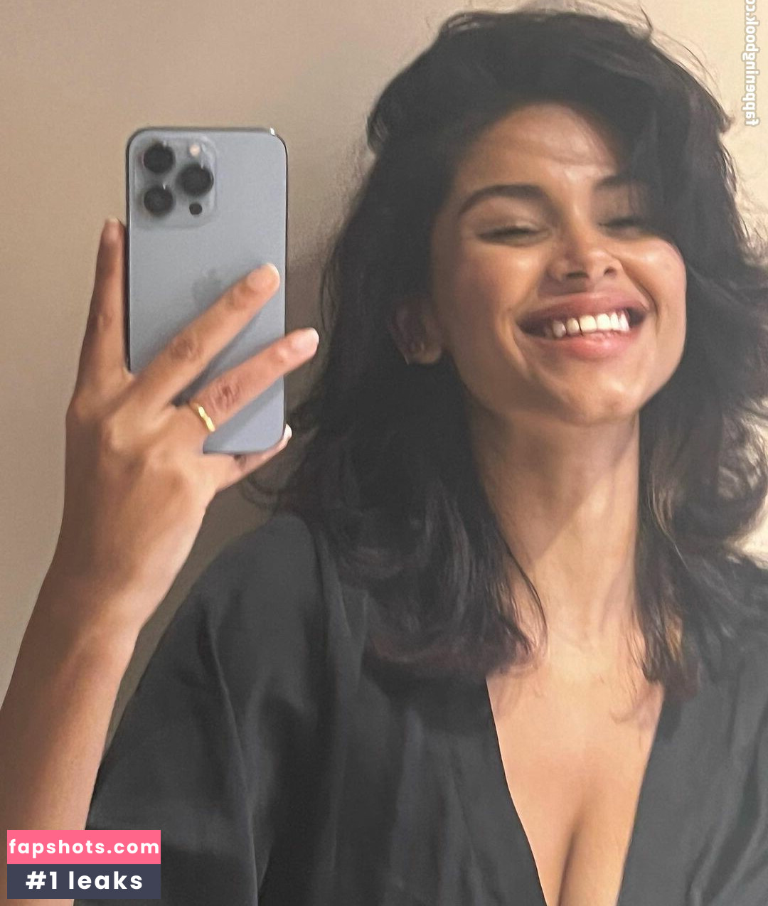 Komal Khosla Nude Leaks OnlyFans Photos #5 - LeakJerk