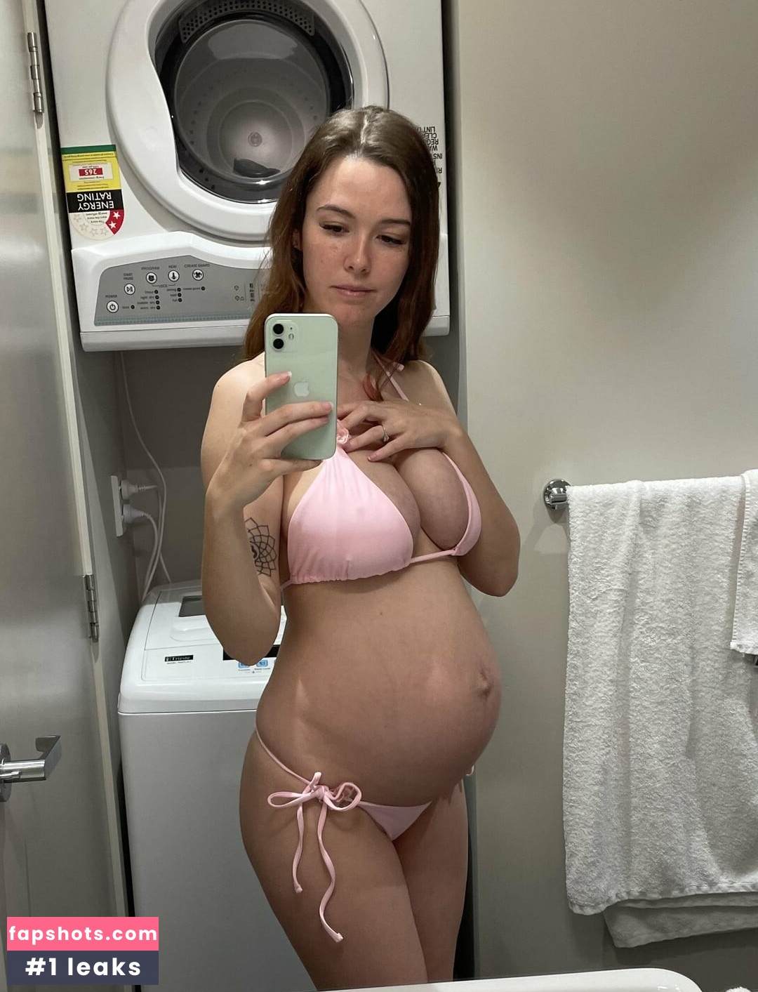 Koneko Shinji nude babe gallery