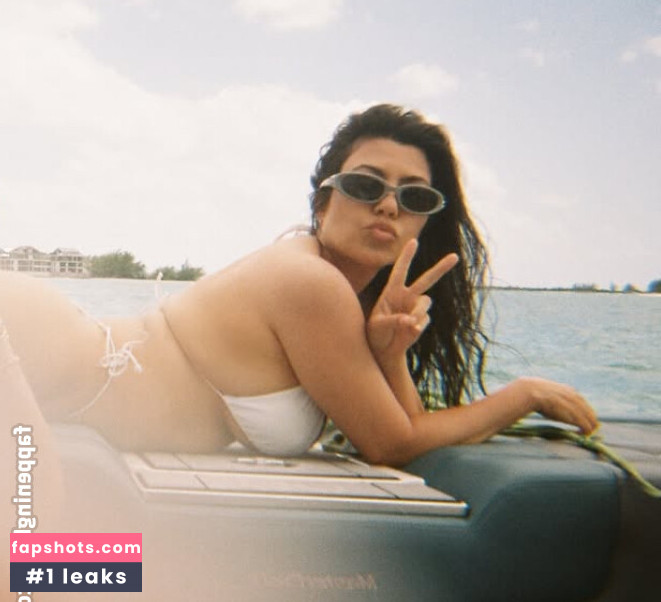 Kourtney Kardashian Nude Leaks OnlyFans Photos #29 - LeakJerk