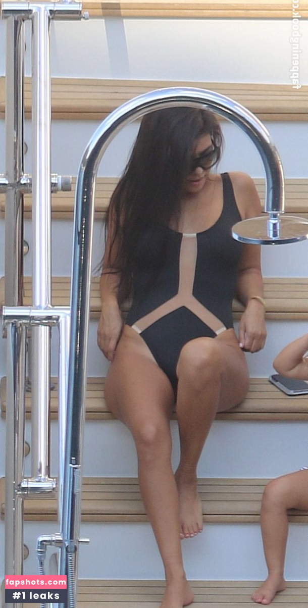 Kourtney Kardashian Nude Leaks OnlyFans Photos #722 - LeakJerk