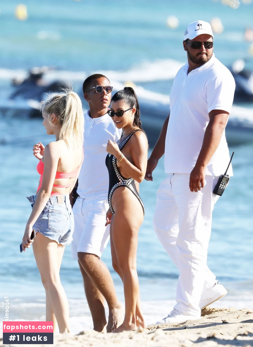 Kourtney Kardashian Nude Leaks OnlyFans Photos #774 - LeakJerk