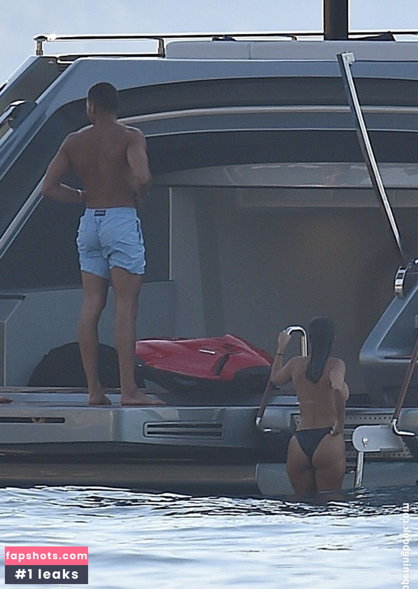 Kourtney Kardashian Nude Leaks OnlyFans Photos #850 - LeakJerk