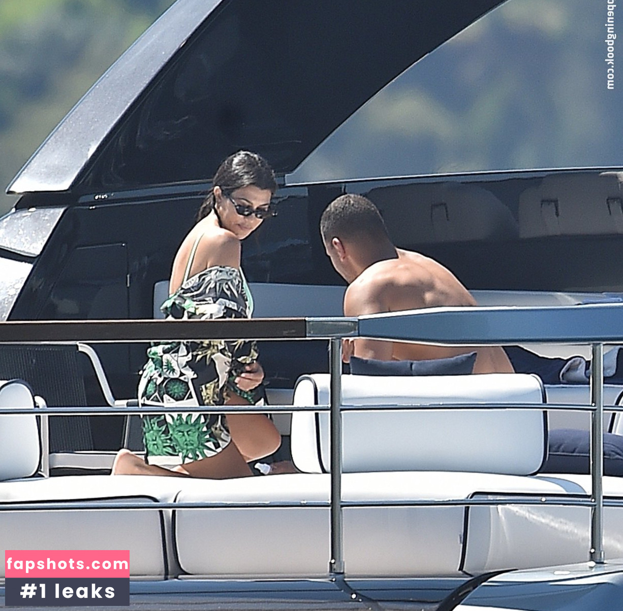 Kourtney Kardashian Nude Leaks OnlyFans Photos #885 - LeakJerk