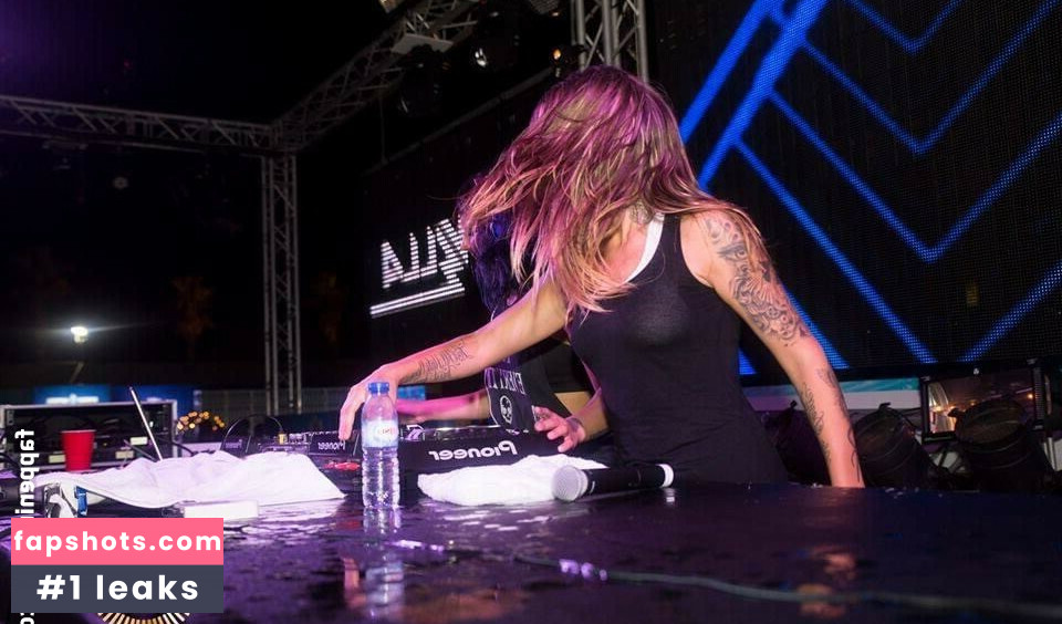 Krewella gallery photo #43