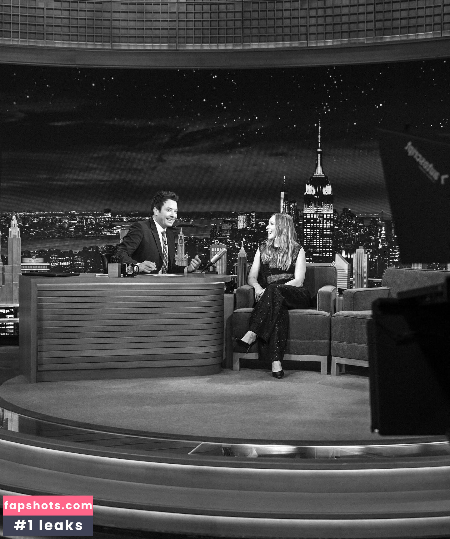 Kristen Bell gallery photo #10