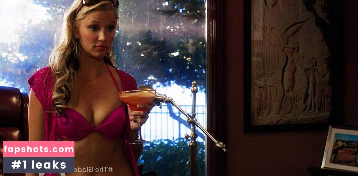 Kristen Renton nude babe gallery