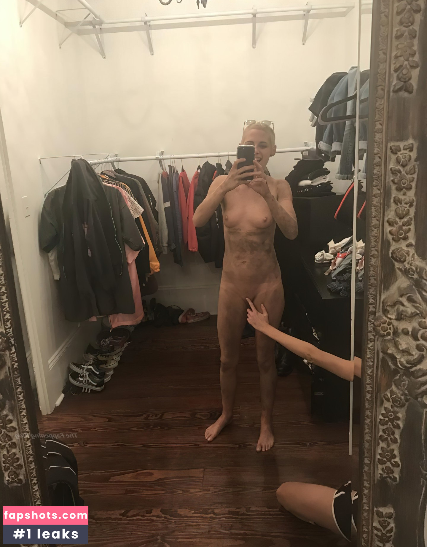 Kristen Stewart gallery photo #2390