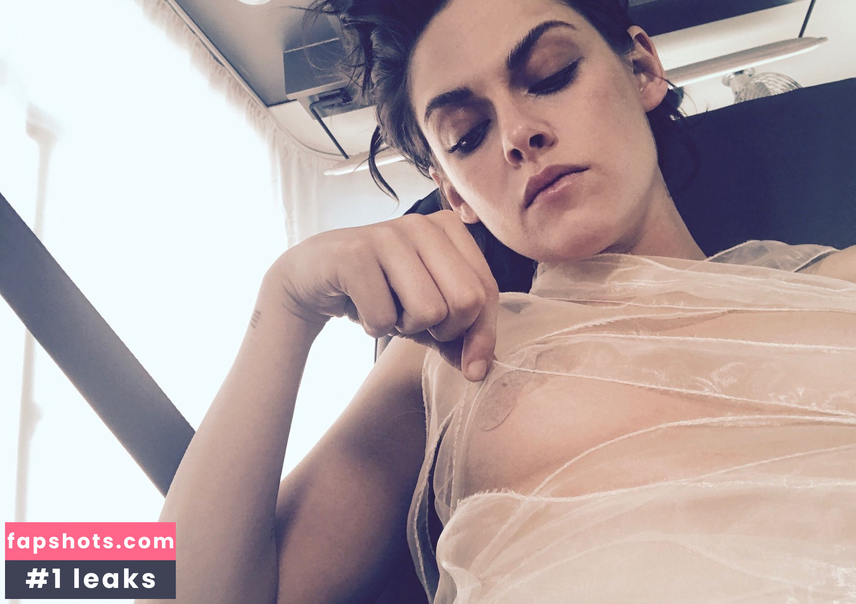 Kristen Stewart gallery photo #3072