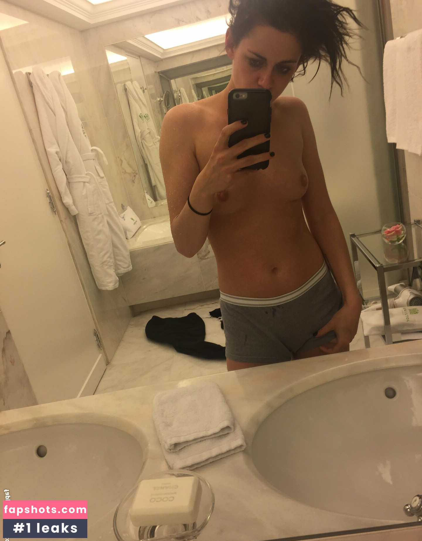 Kristen Stewart Nude Leaks OnlyFans Photos #676 - LeakJerk