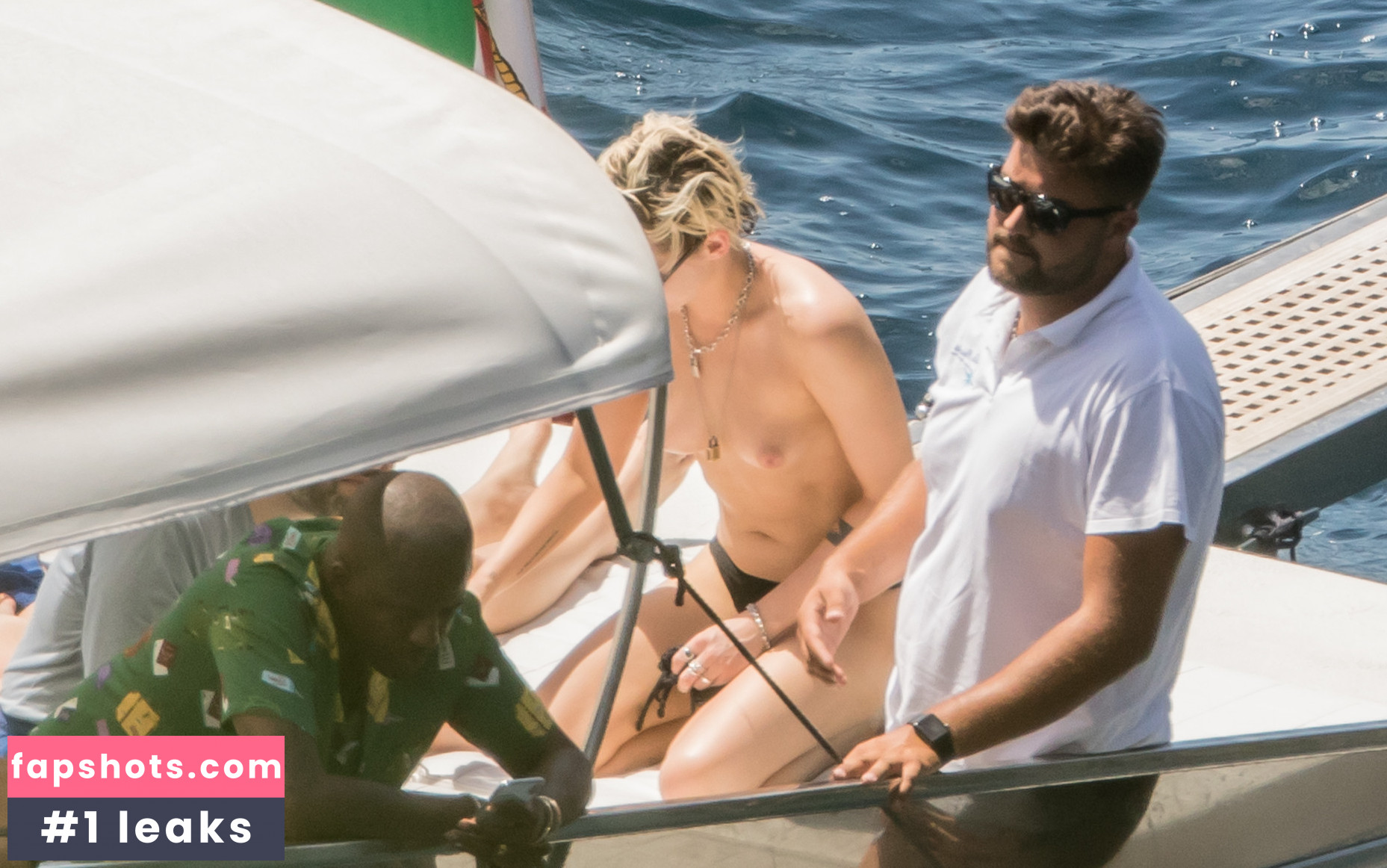 Kristen Stewart Nude Leaks OnlyFans Photos #689 - LeakJerk