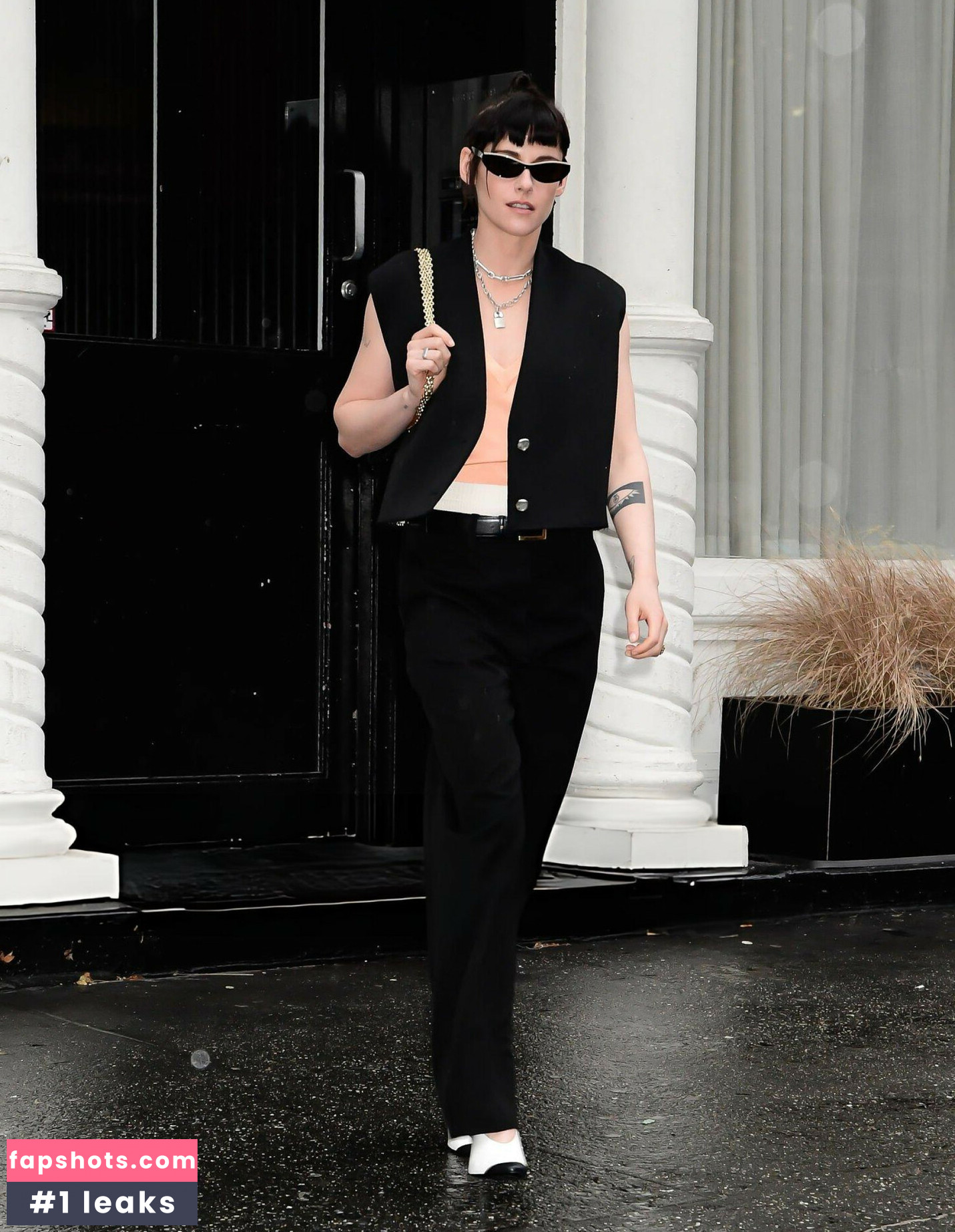 Kristen Stewart gallery photo #9