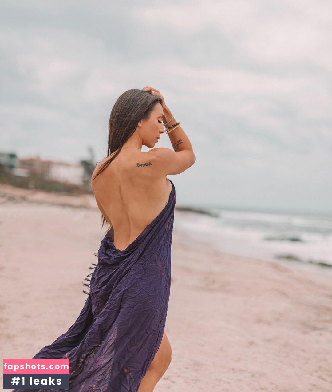 Kristie Barker gallery photo #3