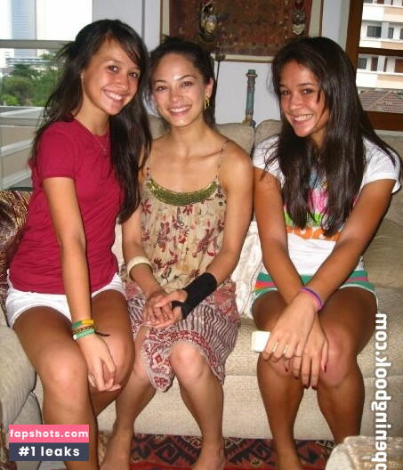 Kristin Kreuk gallery photo #31