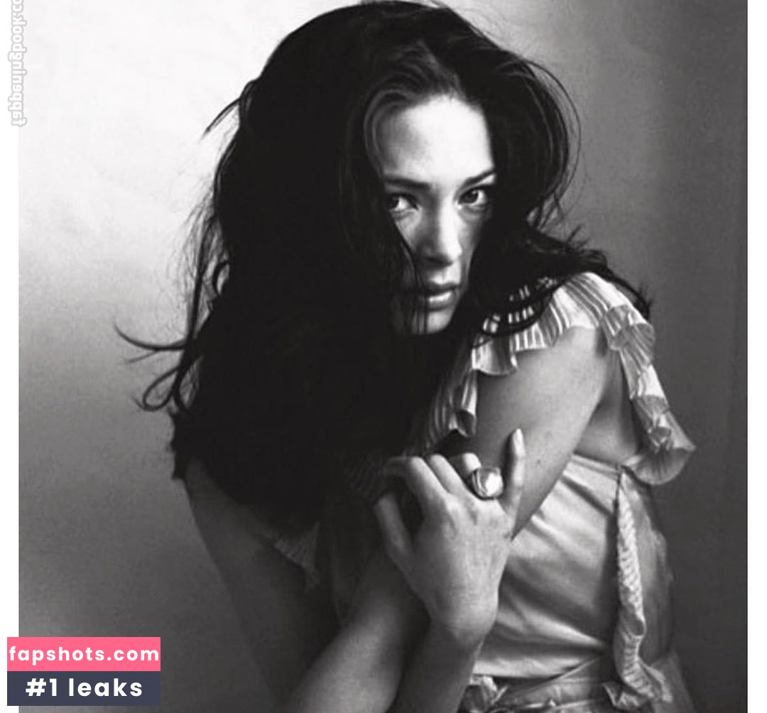 Kristin Kreuk gallery photo #50