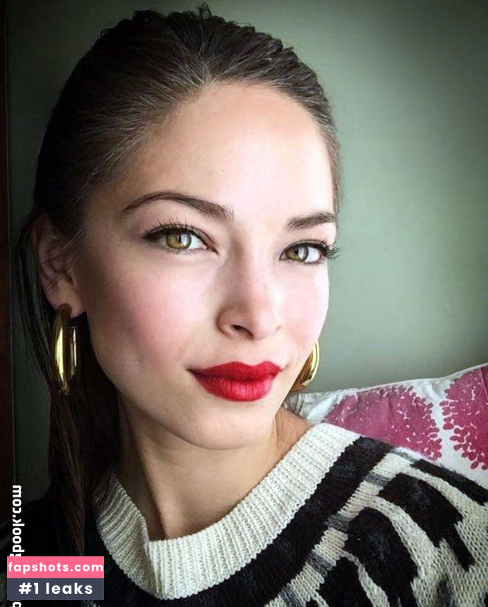 Kristin Kreuk gallery photo #59