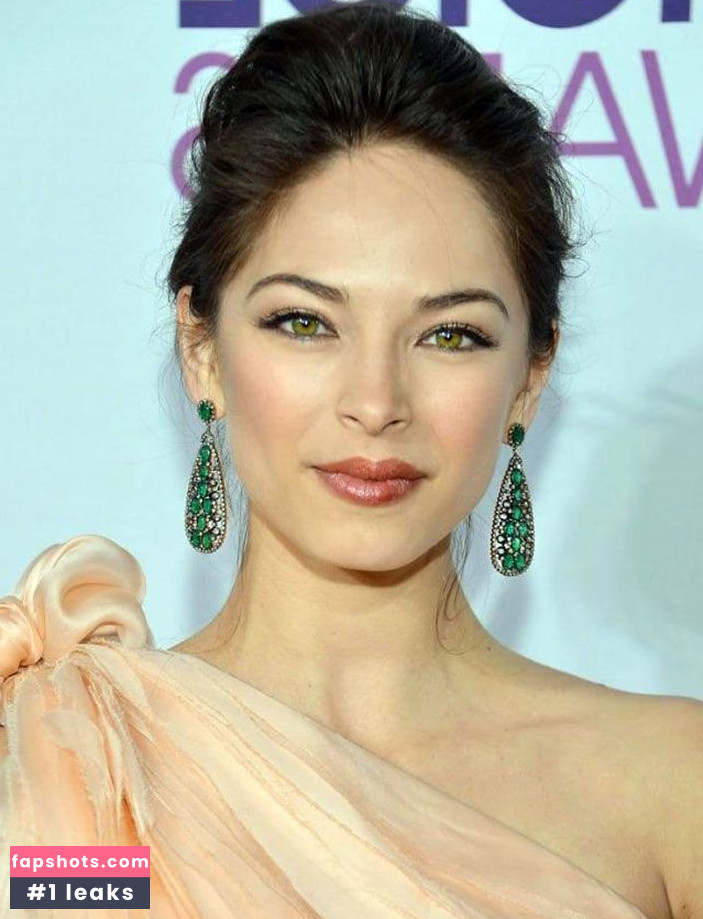 Kristin Kreuk gallery photo #61