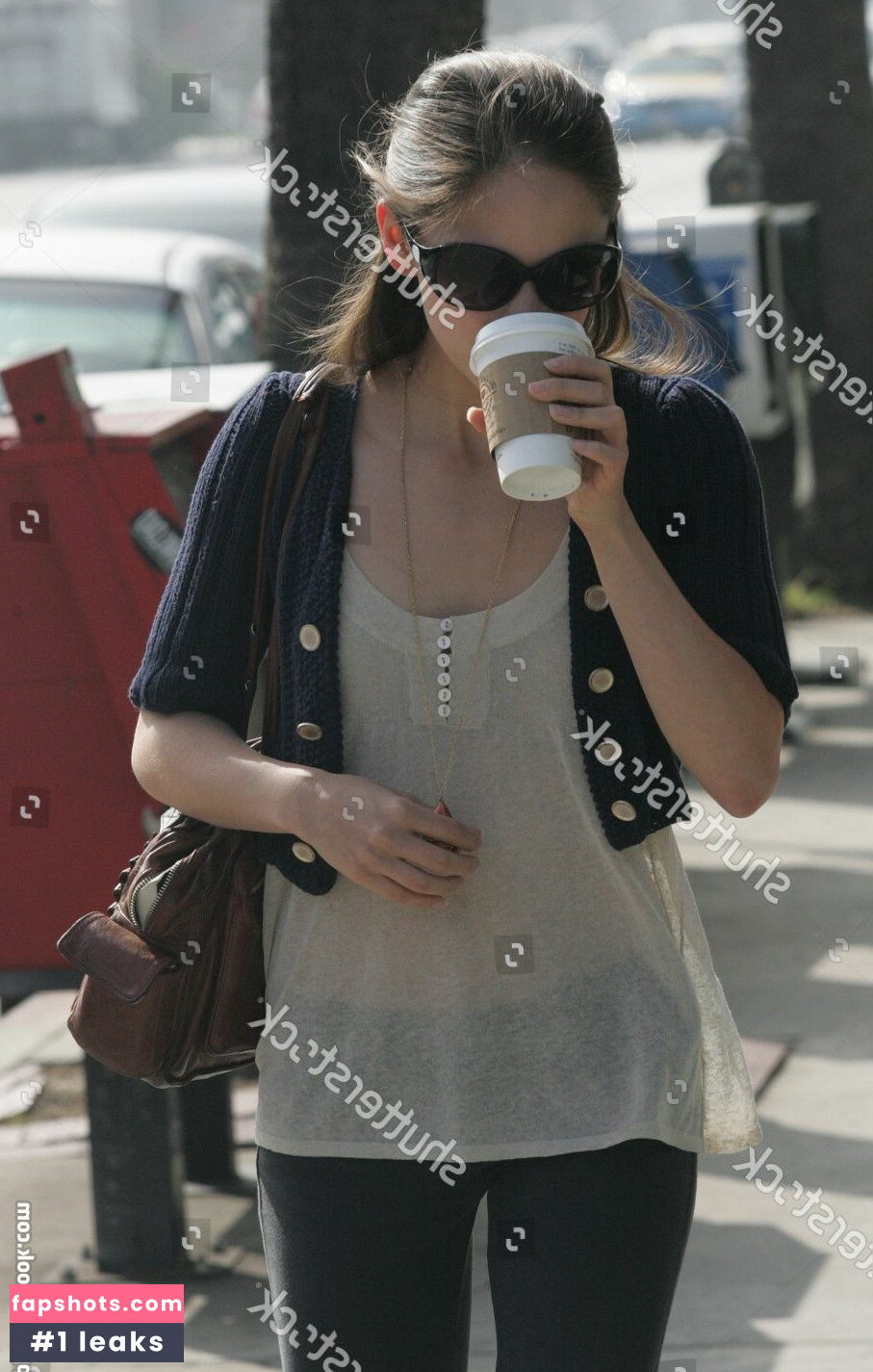 Kristin Kreuk gallery photo #8