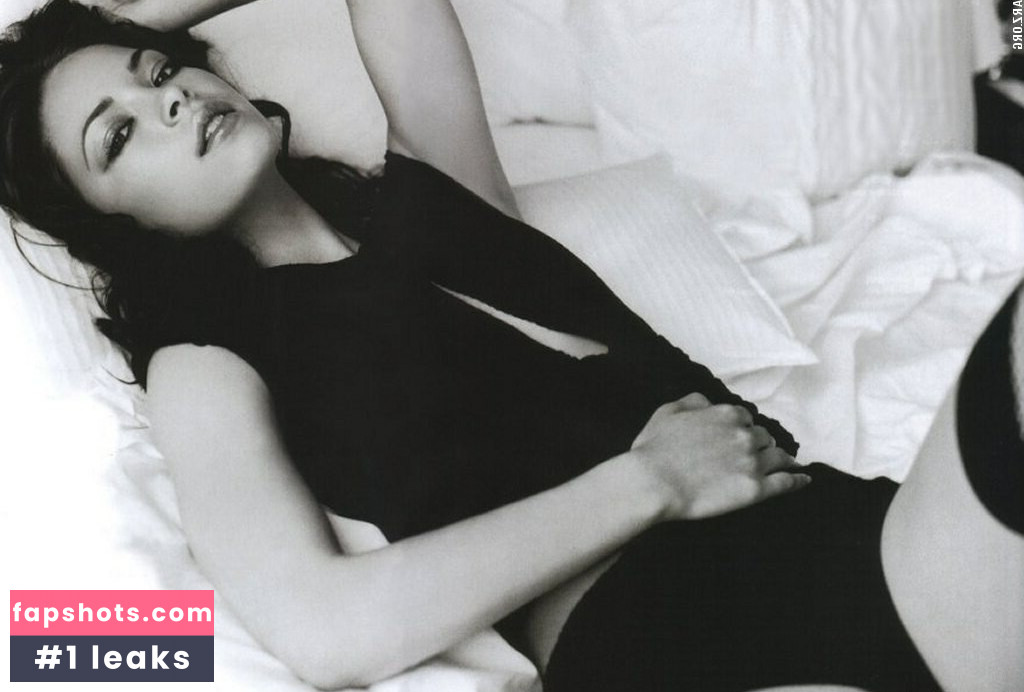 Kristin Kreuk gallery photo #9