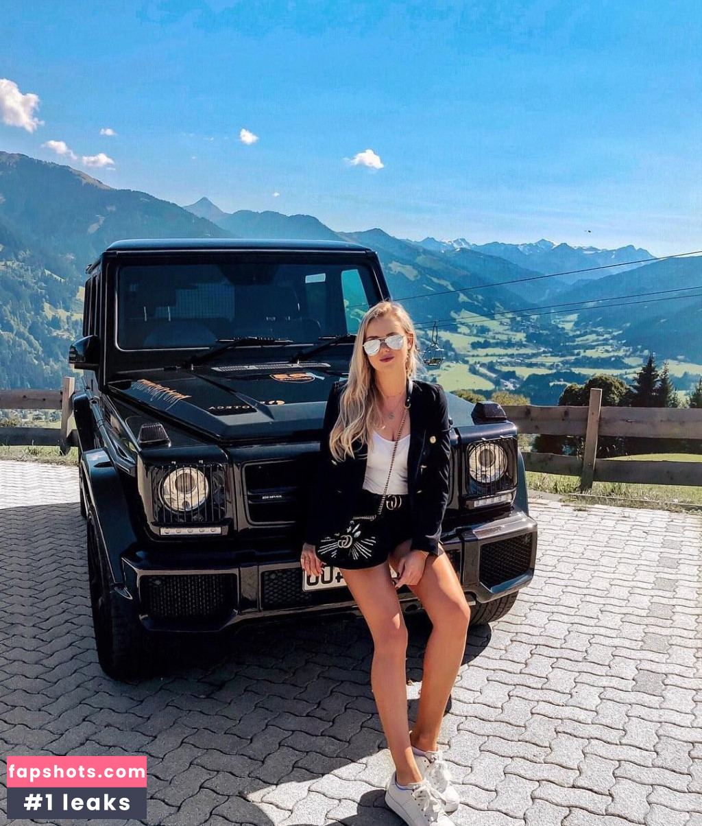 Kristina Derichs gallery photo #34