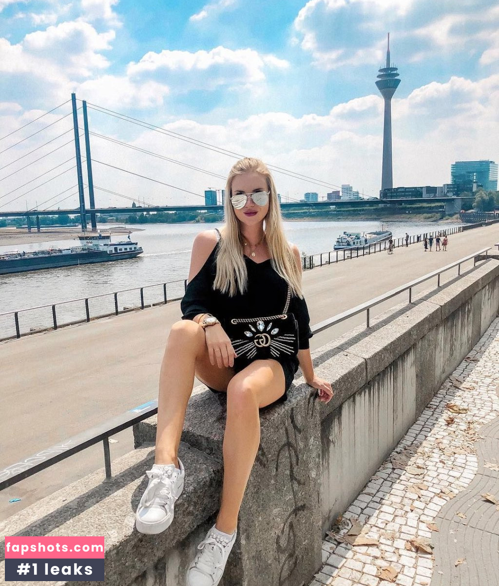 Kristina Derichs gallery photo #39