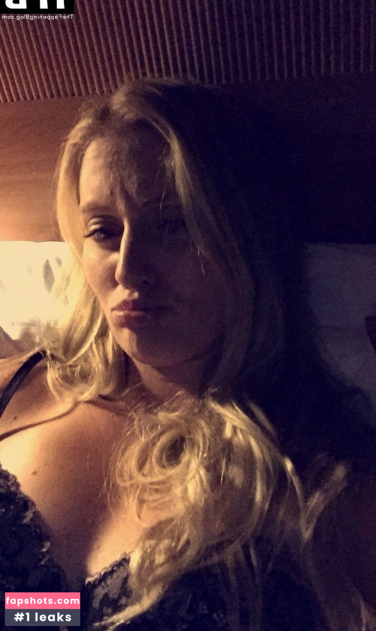 Kristina Mladenovic gallery photo #2