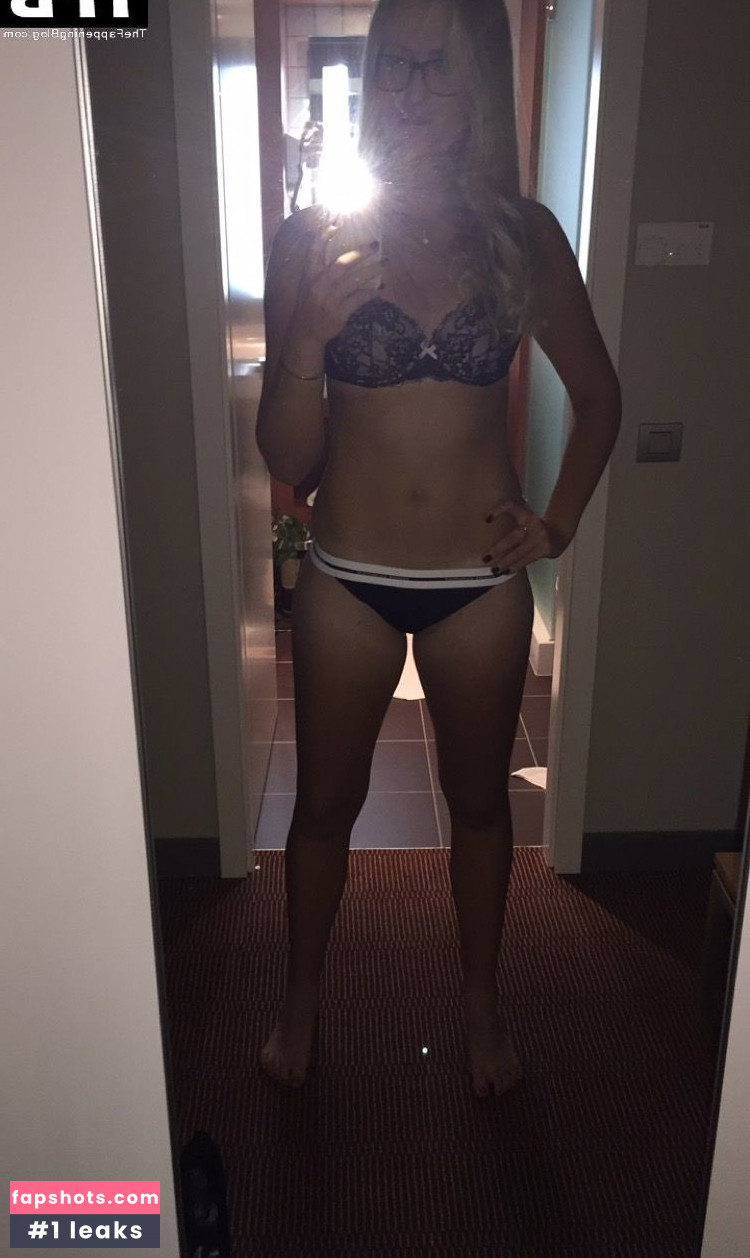 Kristina Mladenovic gallery photo #7