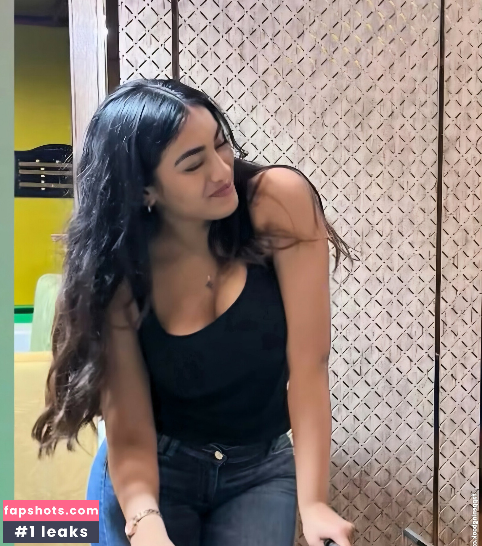 kritiii444 gallery photo #2