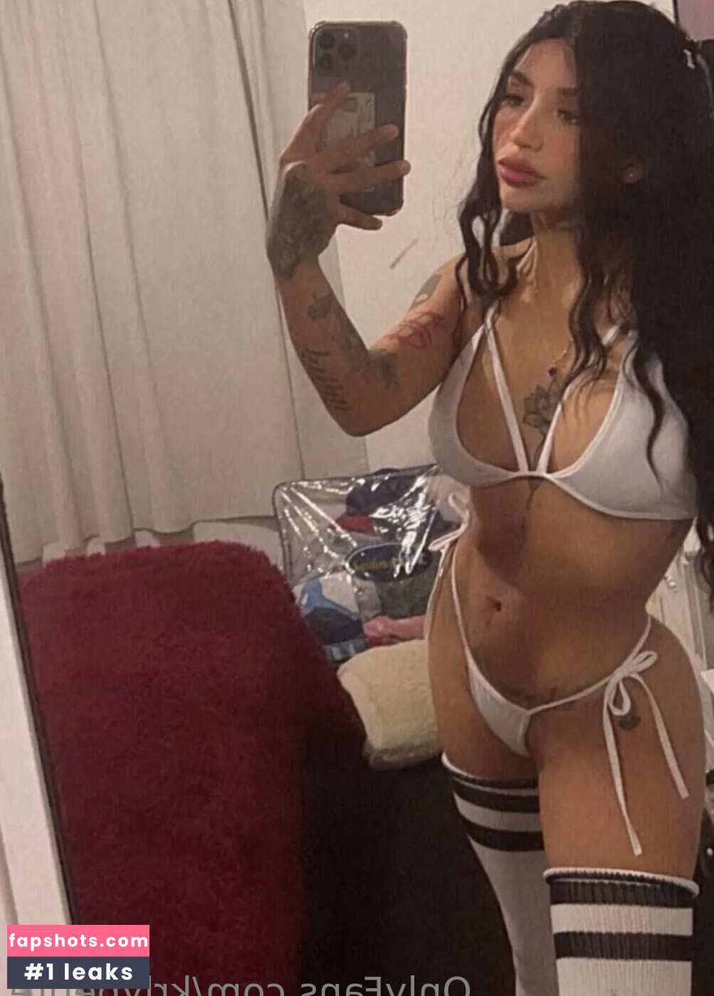 Krlypetite nude babe gallery