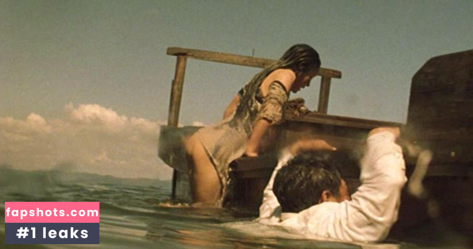 Kumiko Aso gallery photo #5