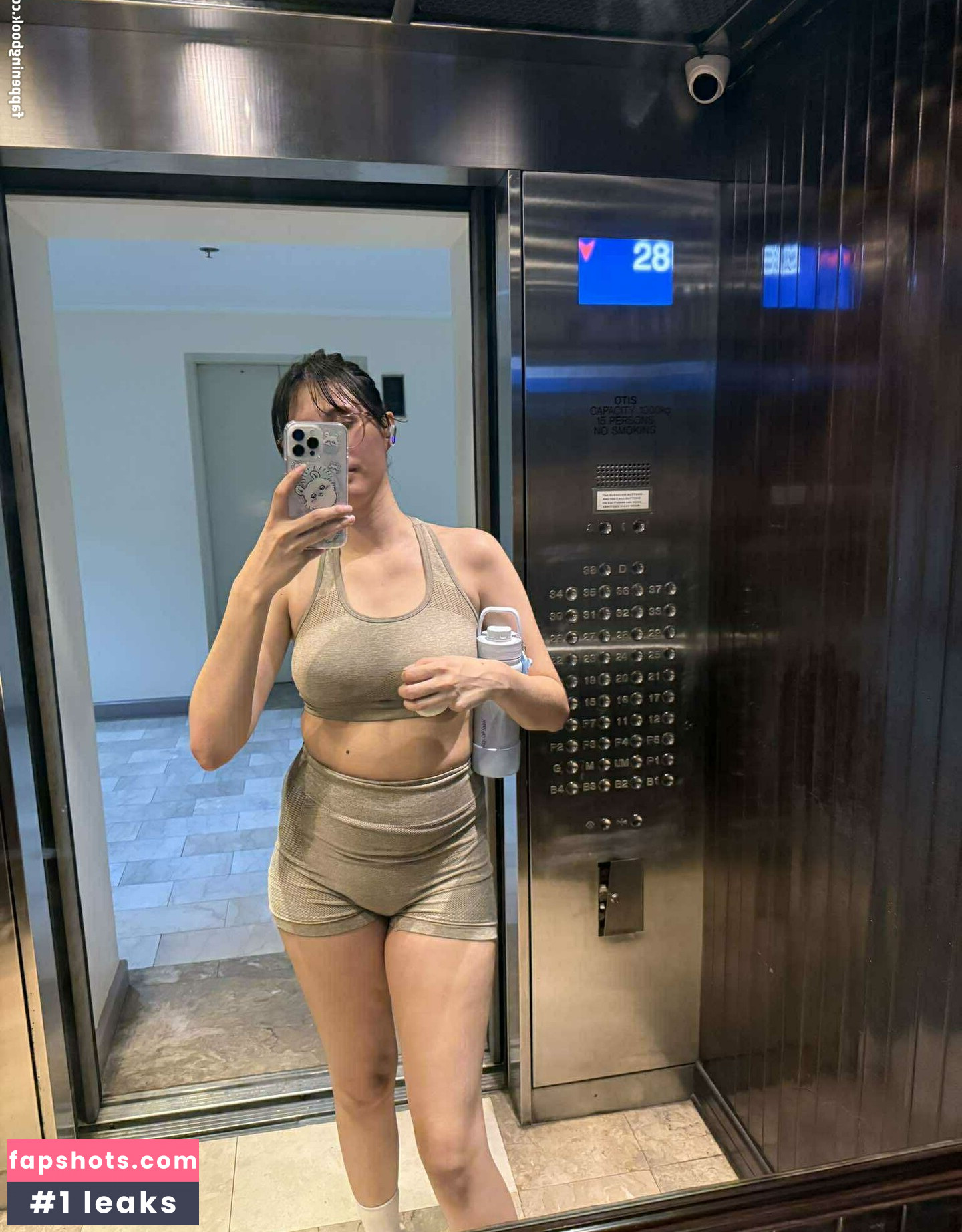 Kura Onee-san gallery photo #20