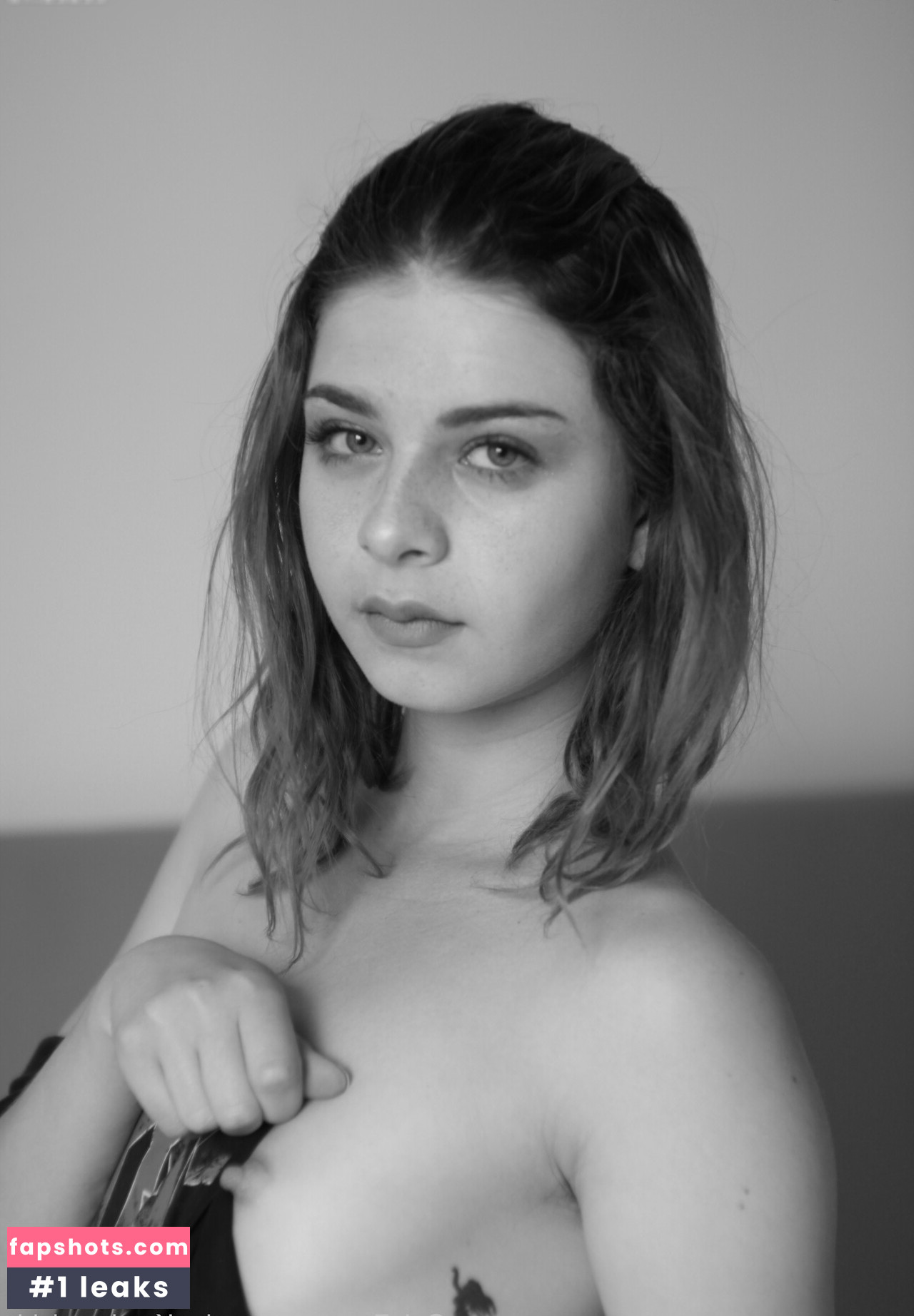 Kuroha gallery photo #37