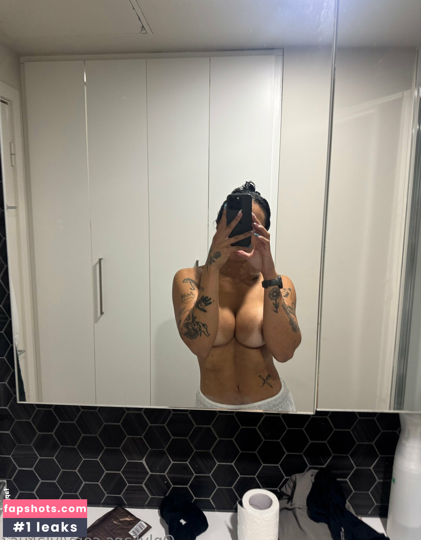 Kyla Luck nude babe gallery