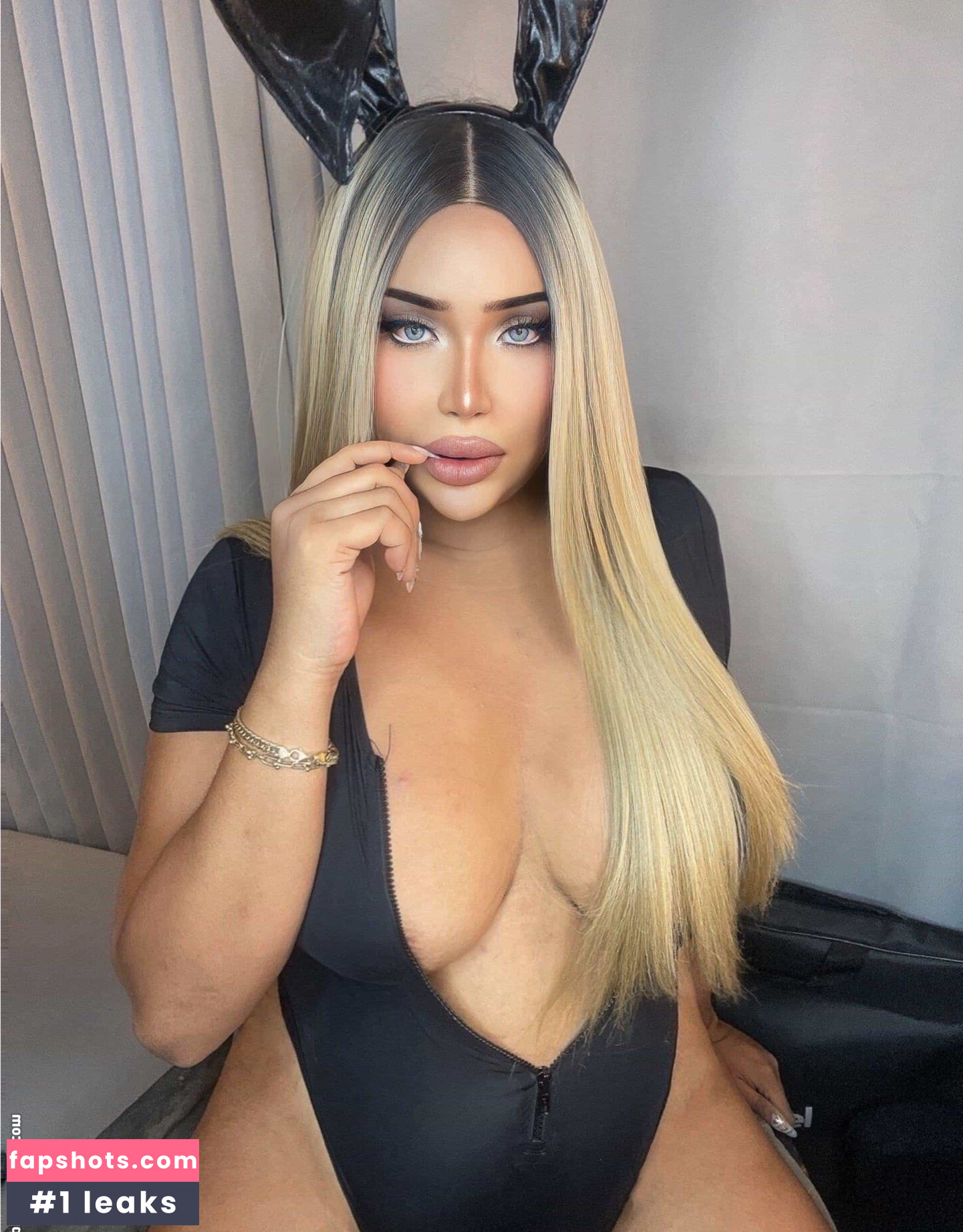 Kyla Yung gallery photo #11