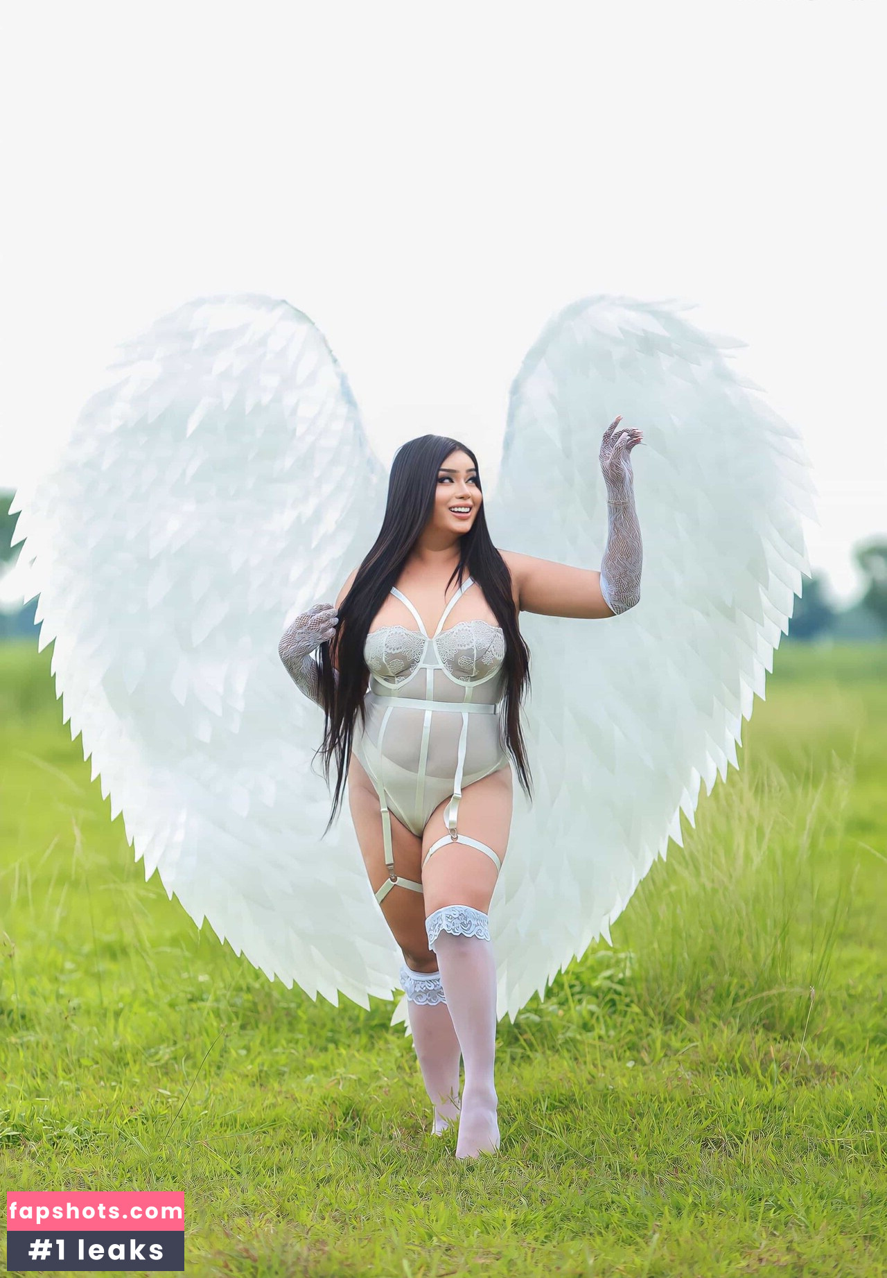 Kyla Yung gallery photo #3