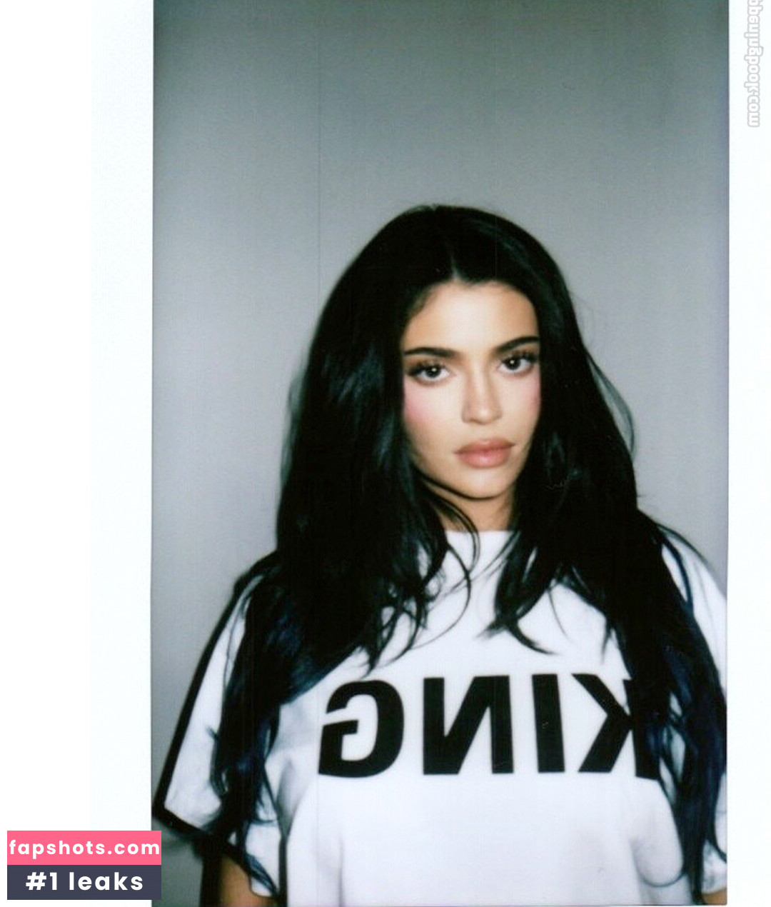 Kylie Jenner gallery photo #101