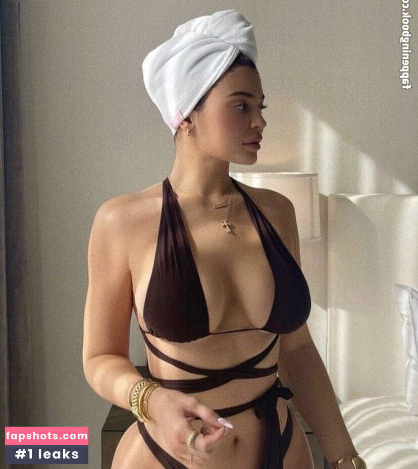 Kylie Jenner gallery photo #1013