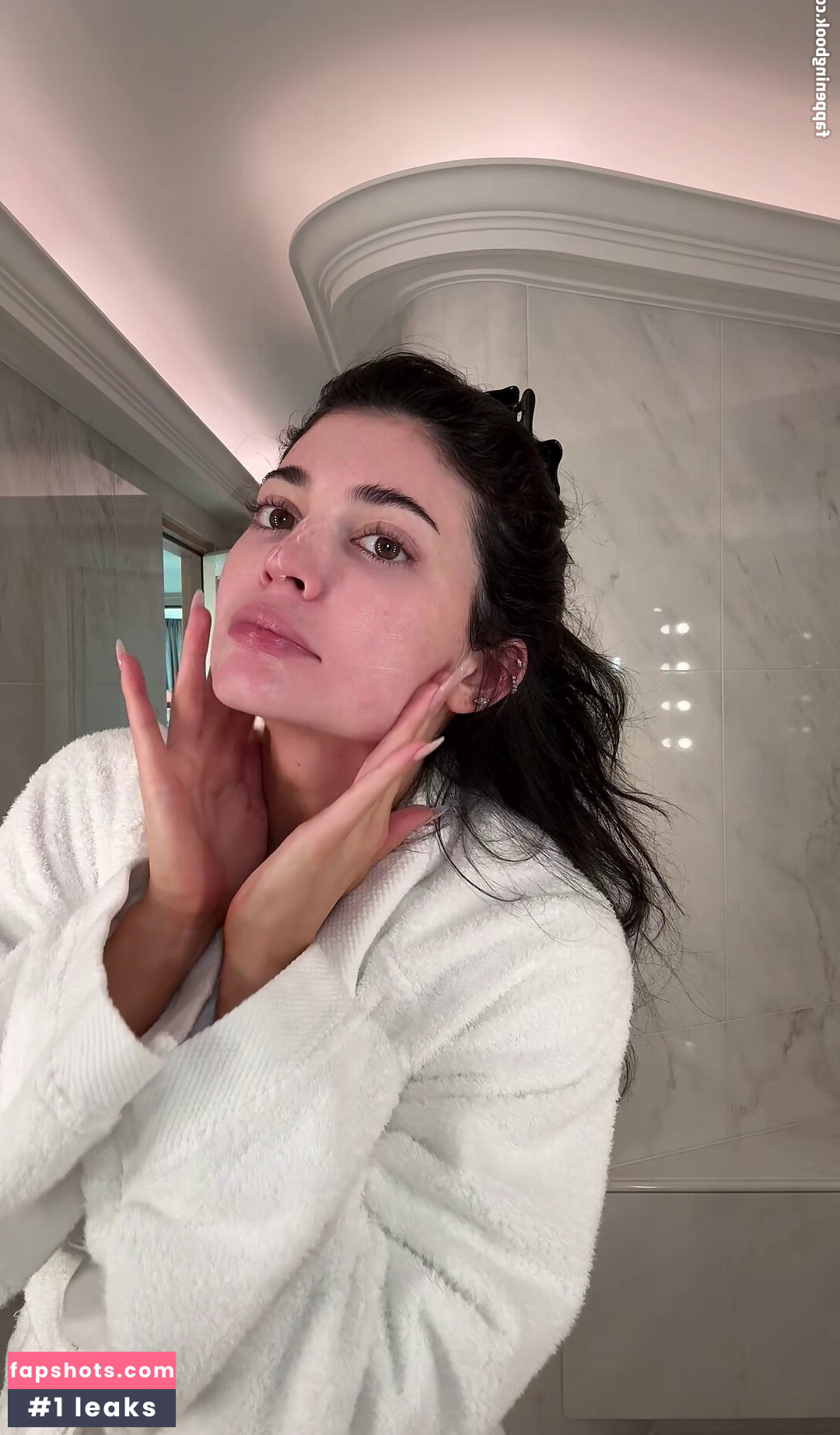 Kylie Jenner gallery photo #106